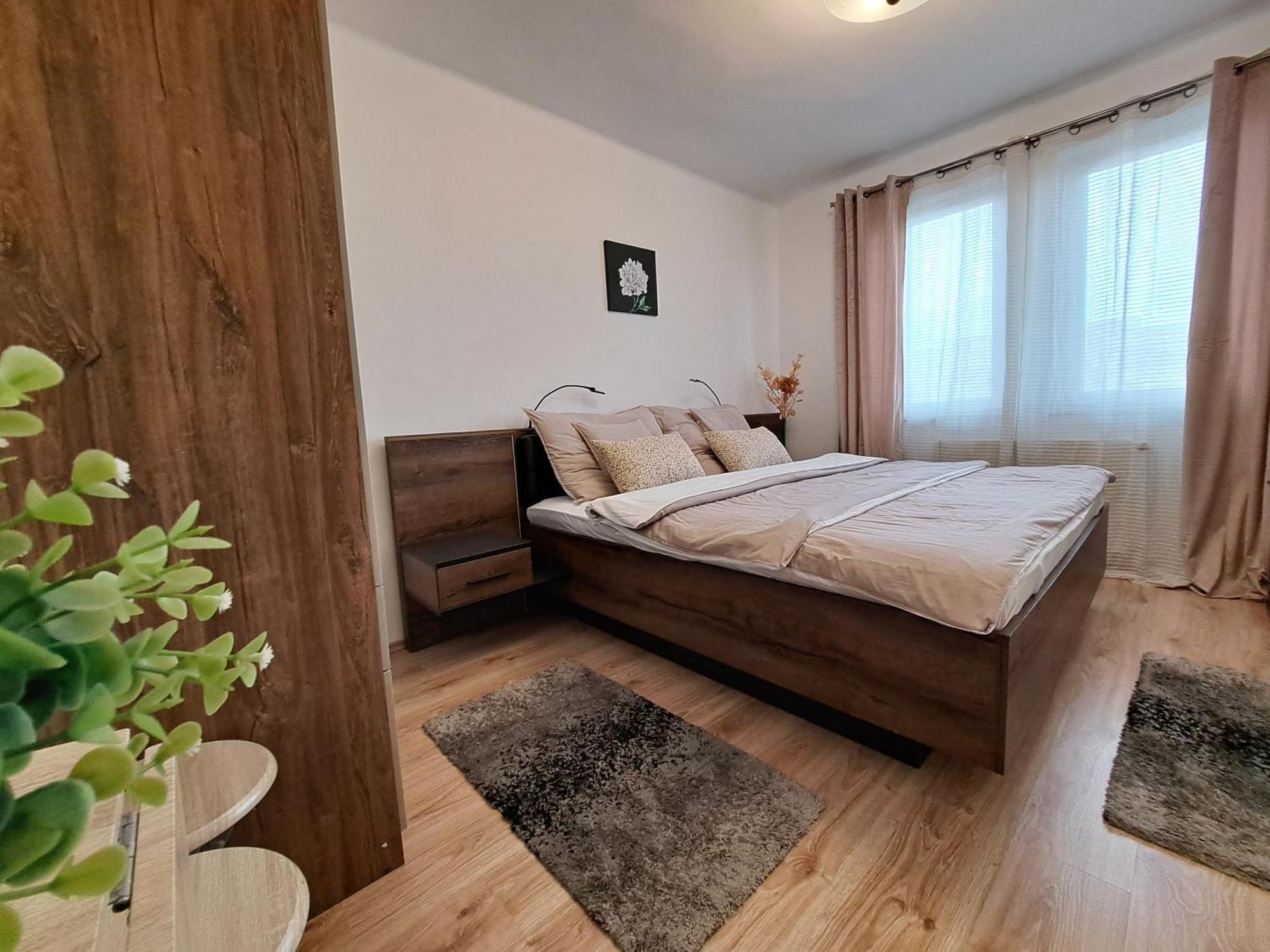 Orient Apartmanhaz Eger Esterno foto