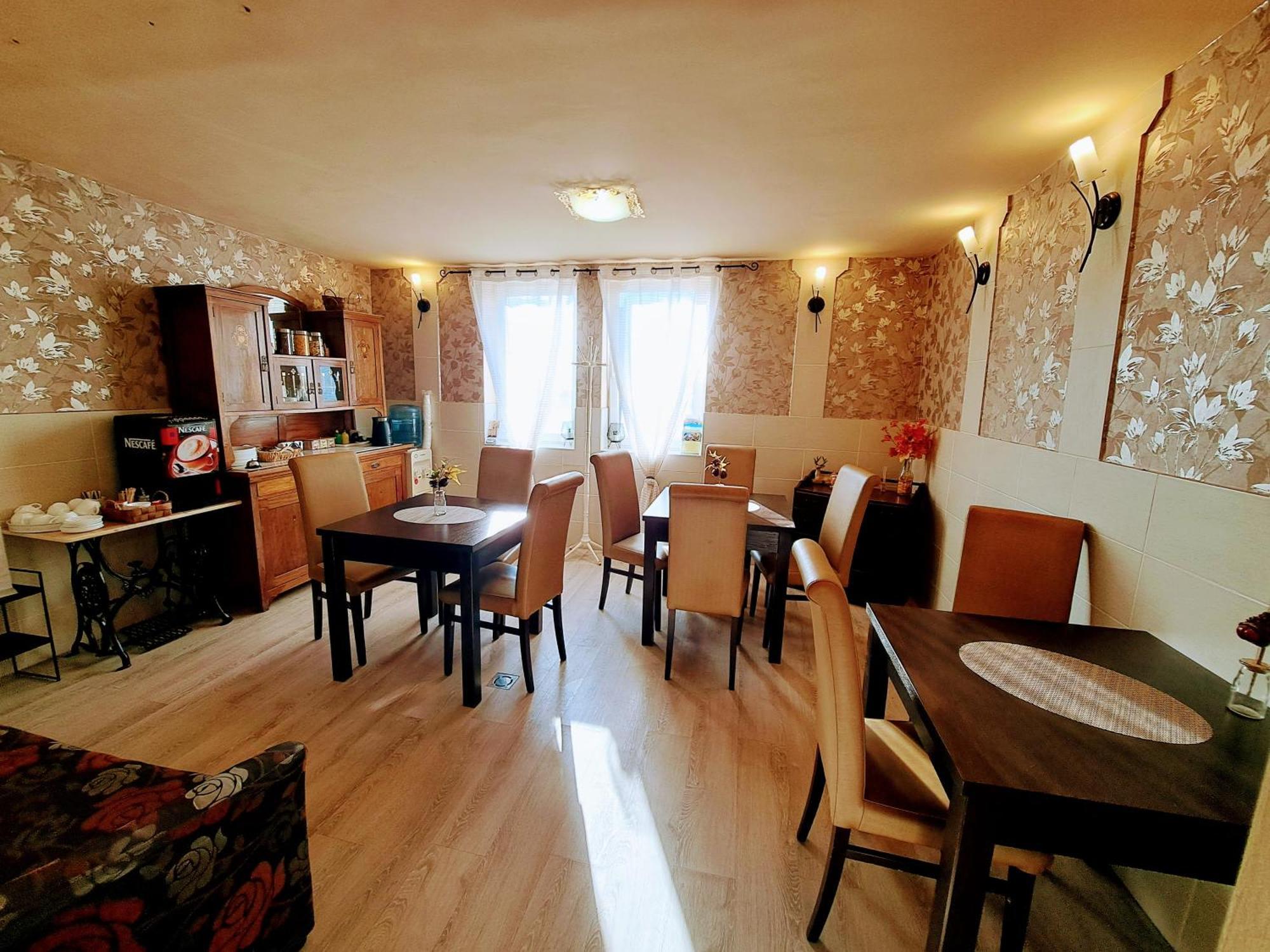 Orient Apartmanhaz Eger Esterno foto