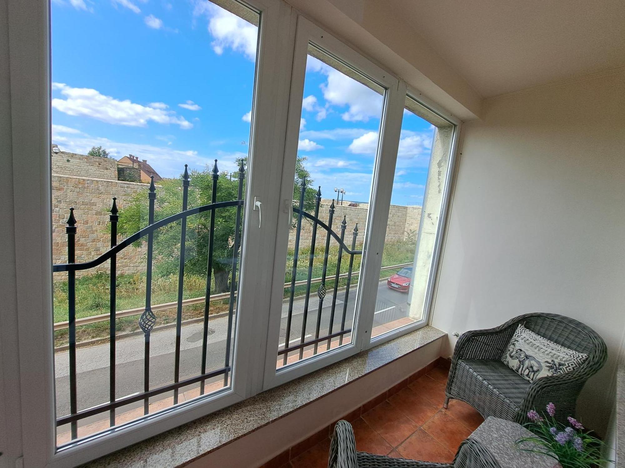 Orient Apartmanhaz Eger Esterno foto