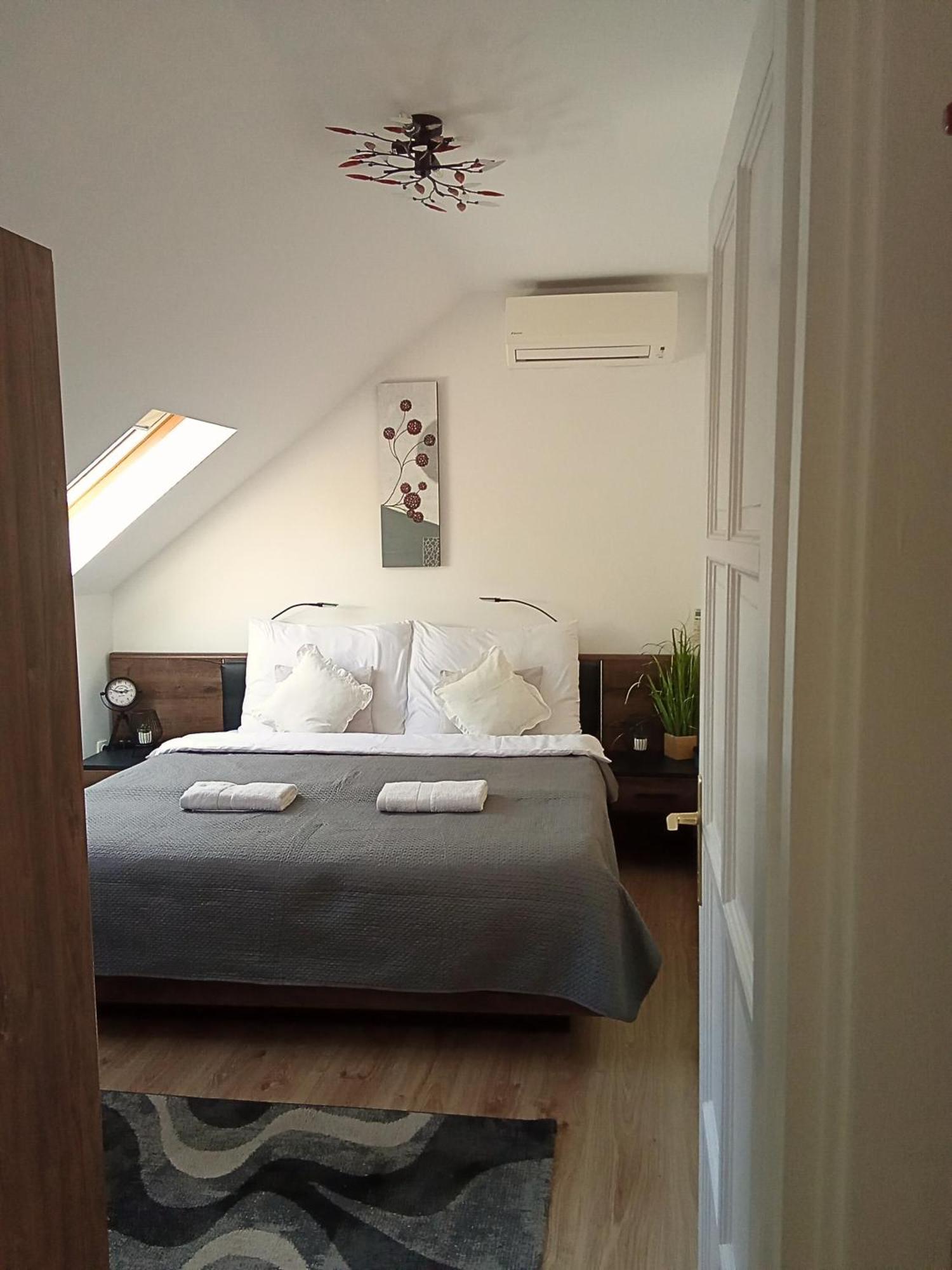 Orient Apartmanhaz Eger Esterno foto