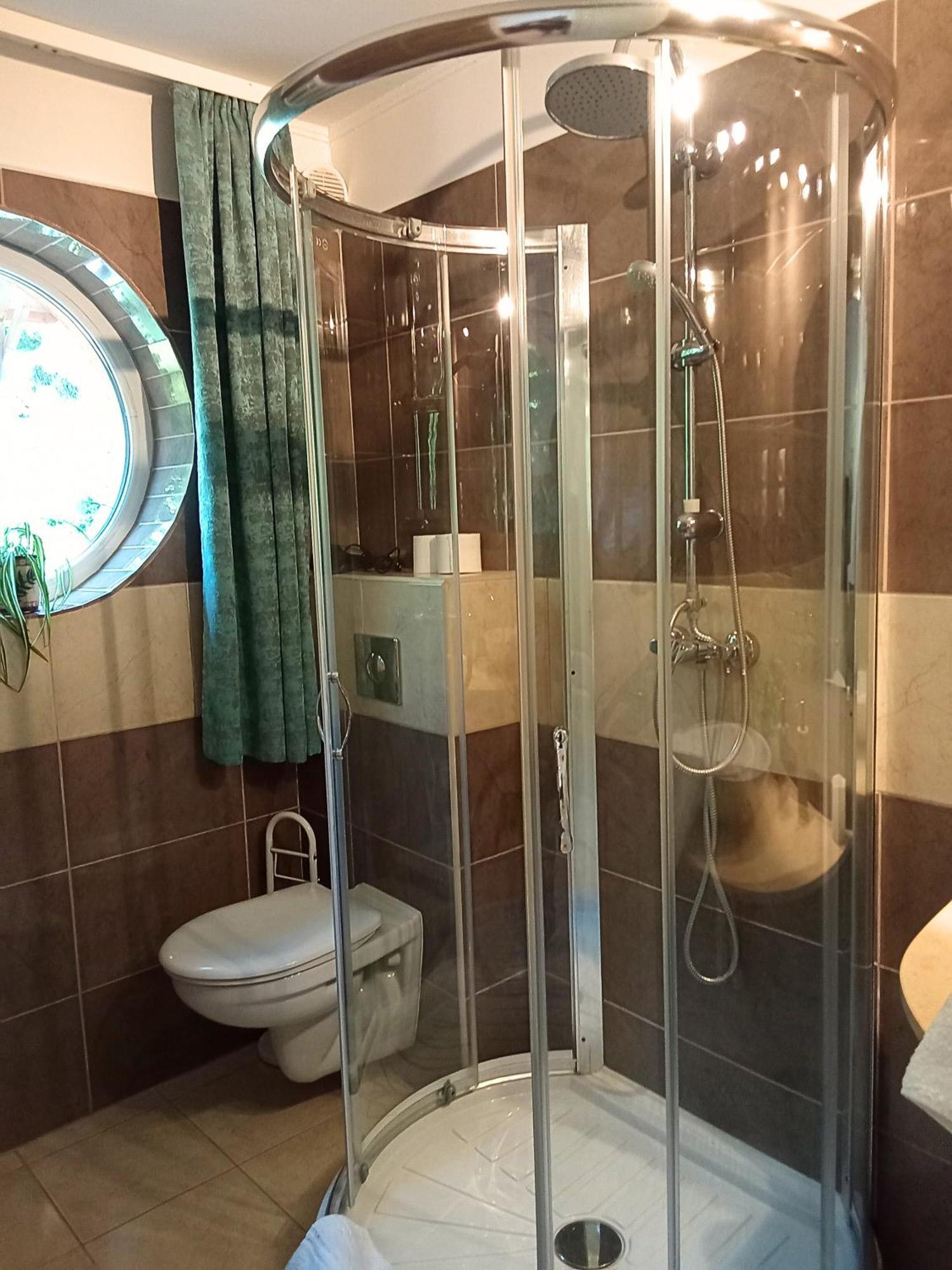 Orient Apartmanhaz Eger Esterno foto